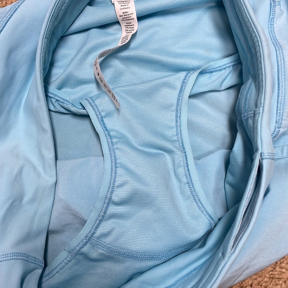 NWOT Lululemon mid rise lined shorts 4” - Picture 3 of 7